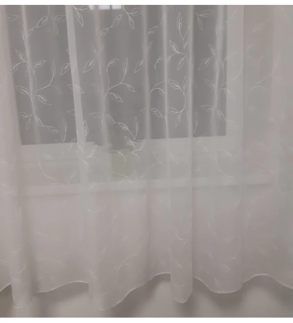 Kész függöny fehér hímzett inda mintás 200 cm magas (1,8 méteres karnisra)